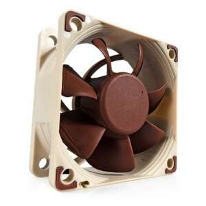 Noctua NF-A6x25-PWM 5V 6cm Lüfter, braun und beige, schräge Ansicht - PC-Ventilator