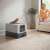 Zárt macskaalom doboz nappaliban, szürke macskaalom doboz, macska WC