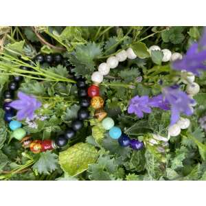 Paar 7 Chakra-Armbänder, schwarze und weiße Perlenarmbänder mit bunten Steinen, spiritueller Schmuck - Schmuck für Damen