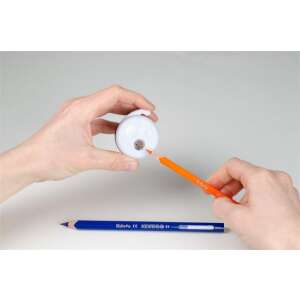 Kores Spooky ceruzahégyező szellem mintával, ceruza hegyezése közben - Kores