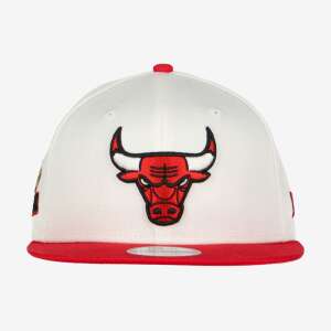 New Era Chicago Bulls Crown Patches 9FIFTY baseball cap in white with red underbrim, front view - For man