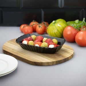 Pasabahce Mezze Fekete Tálalótál előételekkel fa deszkán - Pasabahce