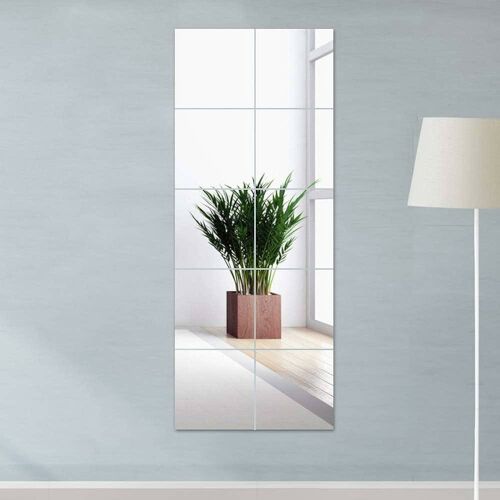 Tükör matrica tükörmatrica fali dekorációként egy nappaliban