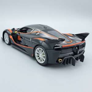 Ferrari FXX K 1:18 méretarányú modell autó, fekete narancs csíkokkal, hátulnézet - Bburago