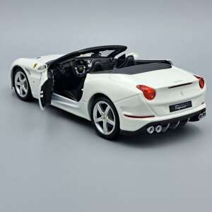 Fehér Ferrari California T Spider 1:24 méretarányú modellautó, fém, gyűjthető, részletes, nyitott ajtóval - Bburago