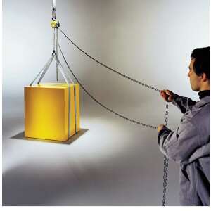 Man using a 2 ton chain hoist to lift a heavy object - Lift