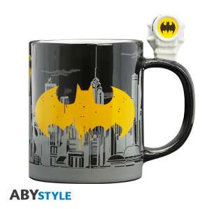 Cană DC Comics Batman "Bat-Signal" 3D, 460 ml, cană neagră cu peisaj urban și semnalul de liliac galben, mâner 3D cu semnalul de liliac - Nonbrand Cani