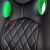 Detalj crno-zelenog naslona gamerske stolice s dijamantnim šavovima