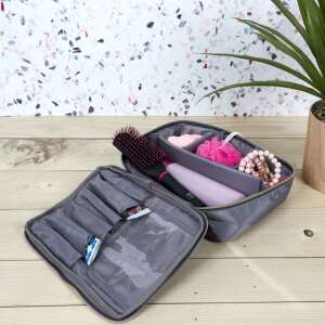 Szürke utazási sminktáska több rekeszes, cipzáras záródással, nyitva, hogy megmutassa a belsőt - Kozmetikai táska