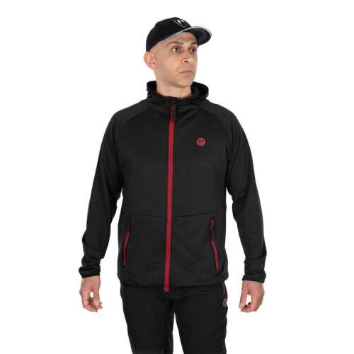 Fox Rage Pro Series Technical Hoody fekete színben, piros betétekkel, egy férfin viselve - Téli horgász ruházat