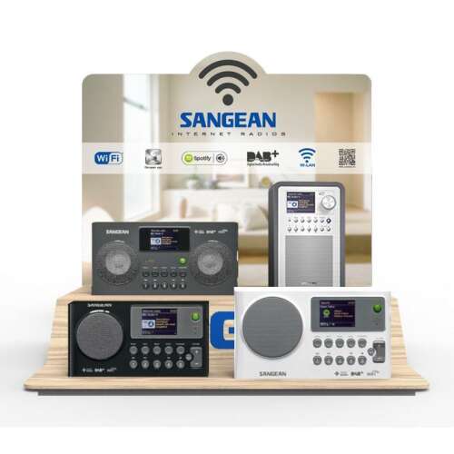 Sangean WiFi internet rádió display állvány, négy különböző Sangean internet rádió modellel: WFR-27C, WFR-28C, WFR-29C és WFR-70