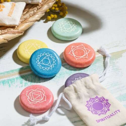 7 Csakra kő szett, Omm for you, Moses Verlag, márvány, csakra szimbólumok, kreativitás, energia, spiritualitás, intuíció, érzelmek, szeretet, kommunikáció