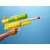Nerf Super Soaker XP50 pistolet na wodę, żółty i zielony, trzymany w ręku