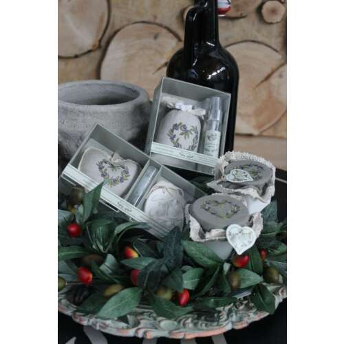 Olíva illatú illatkészlet agyagfigurával, szív alakú textil tasakkal és illóolaj üveggel