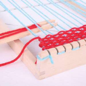 Wooden weaving loom for kids, red and blue yarn, craft supplies - Developmental Toy for Preschooler