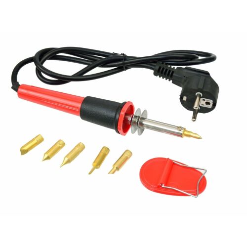 Közelkép faégető eszköz cserélhető hegyekkel