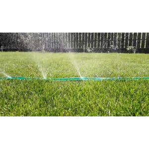 Cellfast szivárgó locsolótömlő használat közben, gyep öntözése - Cellfast