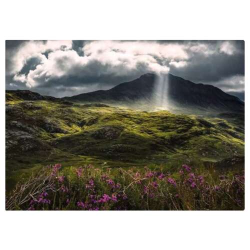 Munți mistici 1000 de piese puzzle, un peisaj frumos cu un vârf de munte și o rază de lumină