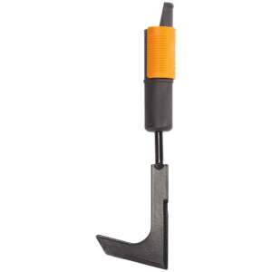 Fiskars QuikFit Patio knife, weed remover tool for removing grass, moss and weeds from between paving stones, tiles, walls and steps, angled view - Fiskars