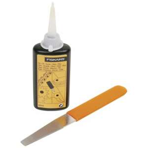 Fiskars chain saw maintenance kit with oil and diamond file - Fiskars