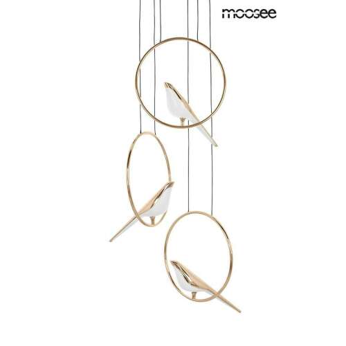 MOOSEE BIRD DISC arany függőlámpa, modern design, három fehér és arany madár egy arany gyűrűn, fekete kábelek, fekete mennyezeti szerelés