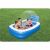 Familie care se bucură de piscina gonflabilă de familie Bestway 54451 cu aspersor