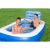 Cuplu care se bucură de piscina gonflabilă de familie Bestway 54451 cu aspersor