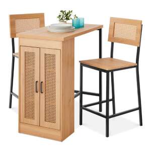 Set de bar Timeless Tools 3 piese cu spațiu de depozitare, cu o masă și scaune din lemn natural cu picioare metalice negre și un dulap cu două uși și rafturi - Mobilier pentru sufragerie