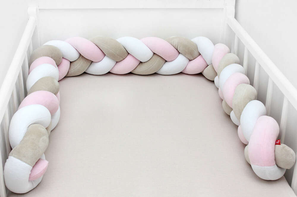 Scamp Fonott Kiságyrácsvédő - 210 cm - Fehér/Bézs/Rózsaszín