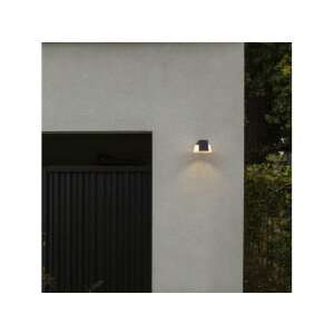 LUTEC MOON kültéri fali lámpa egy modern ház homlokzatára szerelve - Lutec