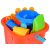 Vidám Homokozókészlet: Oranžové vedro v tvare hradu naplnené hračkami do piesku zblízka