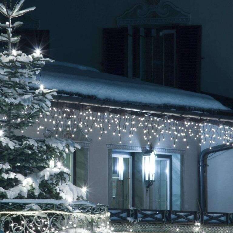 Instalacja Turturi na Boże Narodzenie, IP44, 30 m, 239 diod LED, kurtyna z frędzlami, zimna biel, 8 efektów świetlnych, transformator 31 V, moc 9 W z pilotem, możliwość łączenia, do użytku we