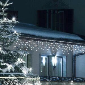 Instalație luminoasă tip țurțuri Flippy decorând o casă de sărbători - Ghirlande luminoase