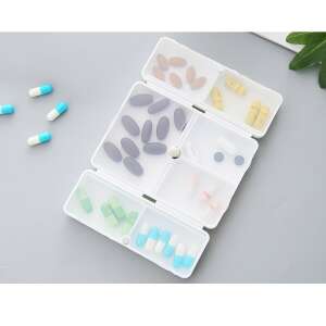 Flippy 7 rekeszes piruladoboz, fehér és zöld, nyitott, rekeszek láthatóak - Gyógyszeradagoló