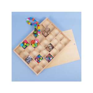 PlayBox: 30 rekeszes fa tárolódoboz csúszó fedéllel, tele színes gyöngyökkel, gombokkal és egyéb apró tárgyakkal, ideális kézműves kellékek rendezéséhez és tárolásához - Playbox