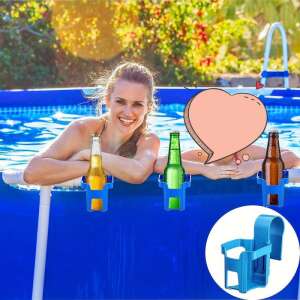 Nő pihen a medencében, pohártartókban italokkal - Strandcikk