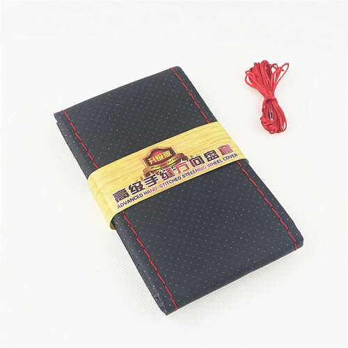 Fekete bőr kormányvédő piros varrással, 38cm átmérőjű, autókhoz