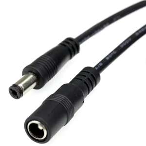 Közelkép DC tápcsatlakozókról IP kamera hosszabbítókábelhez - DC kábel