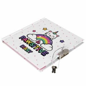 Widok pod kątem dziennika z kotem jednorożcem z zamkiem i kluczem - Starpak
