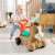 Baby benutzt Fisher Price 3-in-1 Pony als Lauflernhilfe