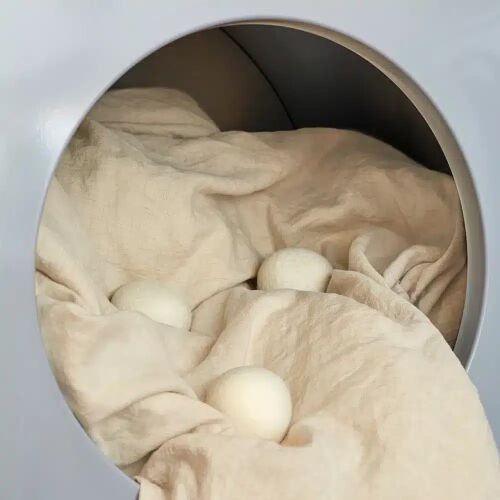 Steamery Stockholm szárítógolyók használat közben, gyapjú szárítógolyók a szárítási idő és a statikus feltöltődés csökkentésére