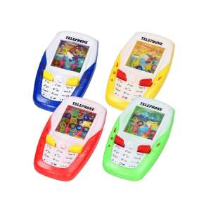 Collage von 4 verschiedenen farbigen Plastik-Spielzeugtelefonen mit Ringwurfspiel, jedes Telefon ist blau, gelb, rot und grün - Schaukelpferde, Schaukeltiere und Entwicklungsspiele für Kinder im Kindergartenalter