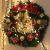 Coroană de Crăciun decorată cu ghirlandă luminoasă LED