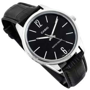 Casio MTP-V005L-1B4 férfi fekete számlapos bőr szíjjas karóra ferde nézetben - Casio