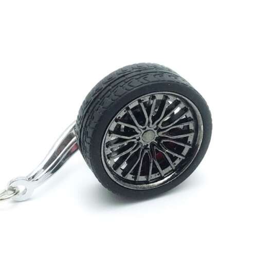 Fekete fém autós kulcstartó krómozott felnivel és piros féktárcsával