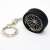 Fekete fém autós kulcstartó krómozott felnivel és piros féktárcsával