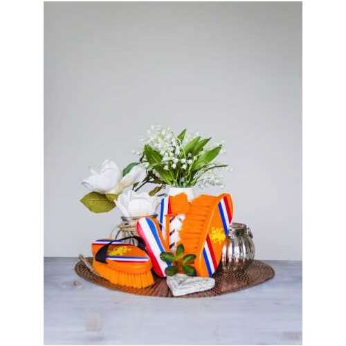 HB Lókefe készlet, a készlet tartalmaz 6 patakaparót, 6 fejkefét, 6 puha testkefét és 6 dandy kefét