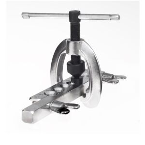 Близък план на инструмента за разширяване на спирачни тръби Tagred в действие - Набор от инструменти