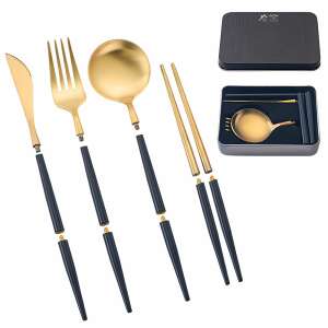 Set tacâmuri pliabile GlowforHome 5 în 1: lingură, furculiță, cuțit și bețișoare din oțel inoxidabil auriu și bleumarin într-o cutie compactă de transport. Perfect pentru camping, drumeții și utilizare zilnică. - Tacâmuri