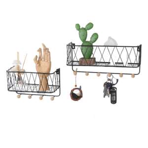 Čierna kovová nástenná polica s háčikmi, ideálna pre odkladanie v predsieni. Usporiadajte kľúče, poštu a malé predmety. - Police